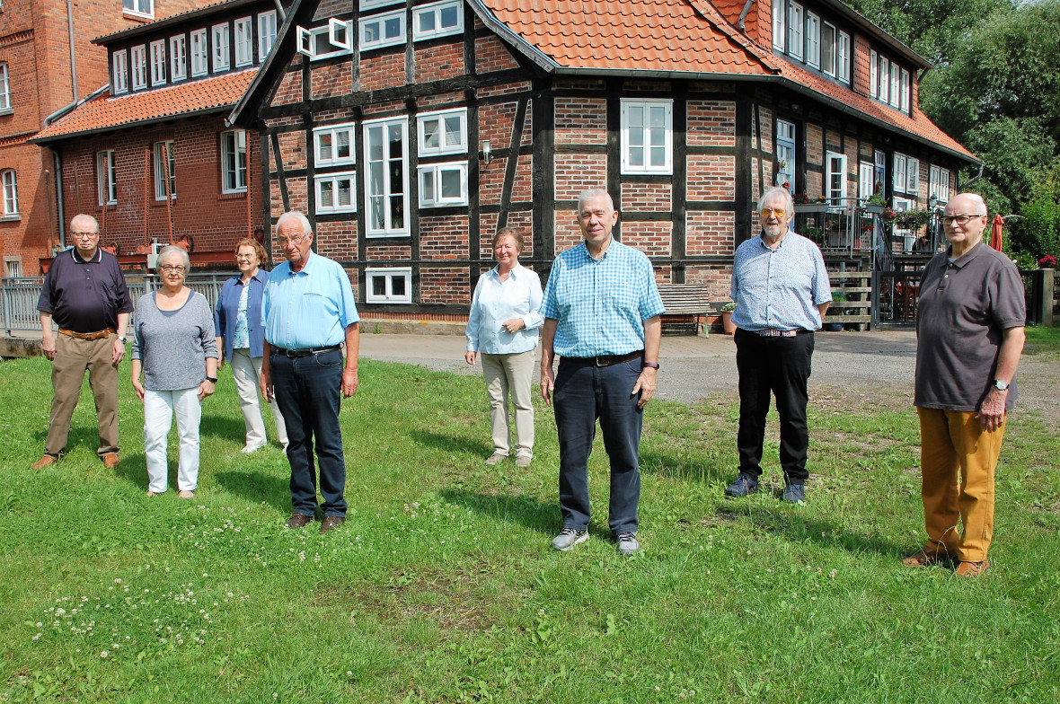 von links nach rechts: _Eberhard Hinrichs, Christa Schart, Sabine Moldenhauer, Günter Spandau, Brigitte Hundertmark, Jürgen Schart, Jean-Claude Cousin-Sauer, Manfred Moldenhauer. von links nach rechts: _Eberhard Hinrichs, Christa Schart, Sabine Moldenhauer, Günter Spandau, Brigitte Hundertmark, Jürgen Schart, Jean-Claude Cousin-Sauer, Manfred Moldenhauer.